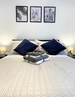 STUNNING BRAND NEW APPARTMENT BOURNEMOUTH - Stylish & superbly located - Walk to town & beach - Smart TV - Travel cot always available at the property